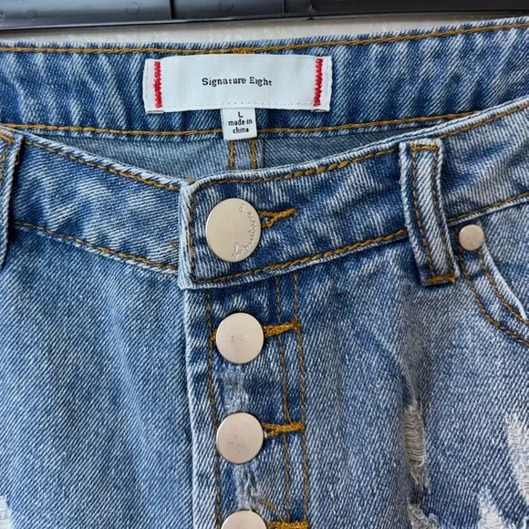 Signature8 high-rise, distressed, frayed-hem denim shorts size L - Picture 3 of 6